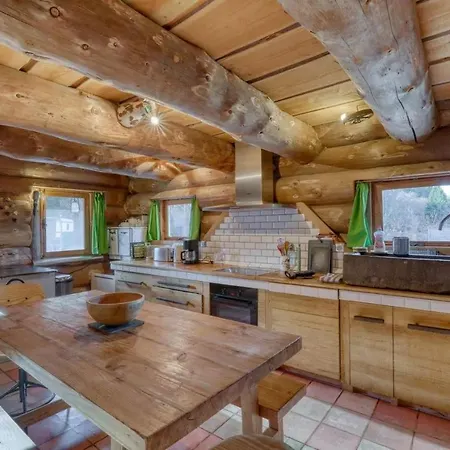 Chalet En Rondins De Bois * Picherande